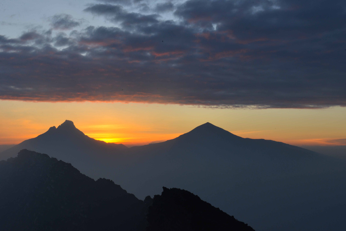 Nyiragongo, Photo courtesy of Adriena Vyzulov�