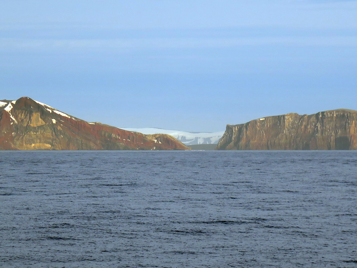 Deception Island, Entering the Deception Island hidden bay