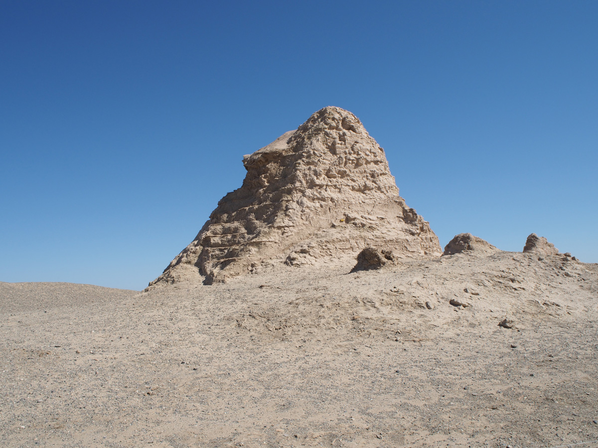 Dunhuang: Yumen Guan, Han Beacon Tower