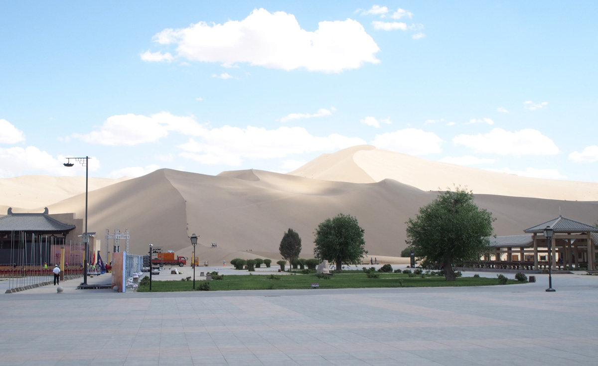 Dunhuang: Singing Sands & Crescent Lake Resort