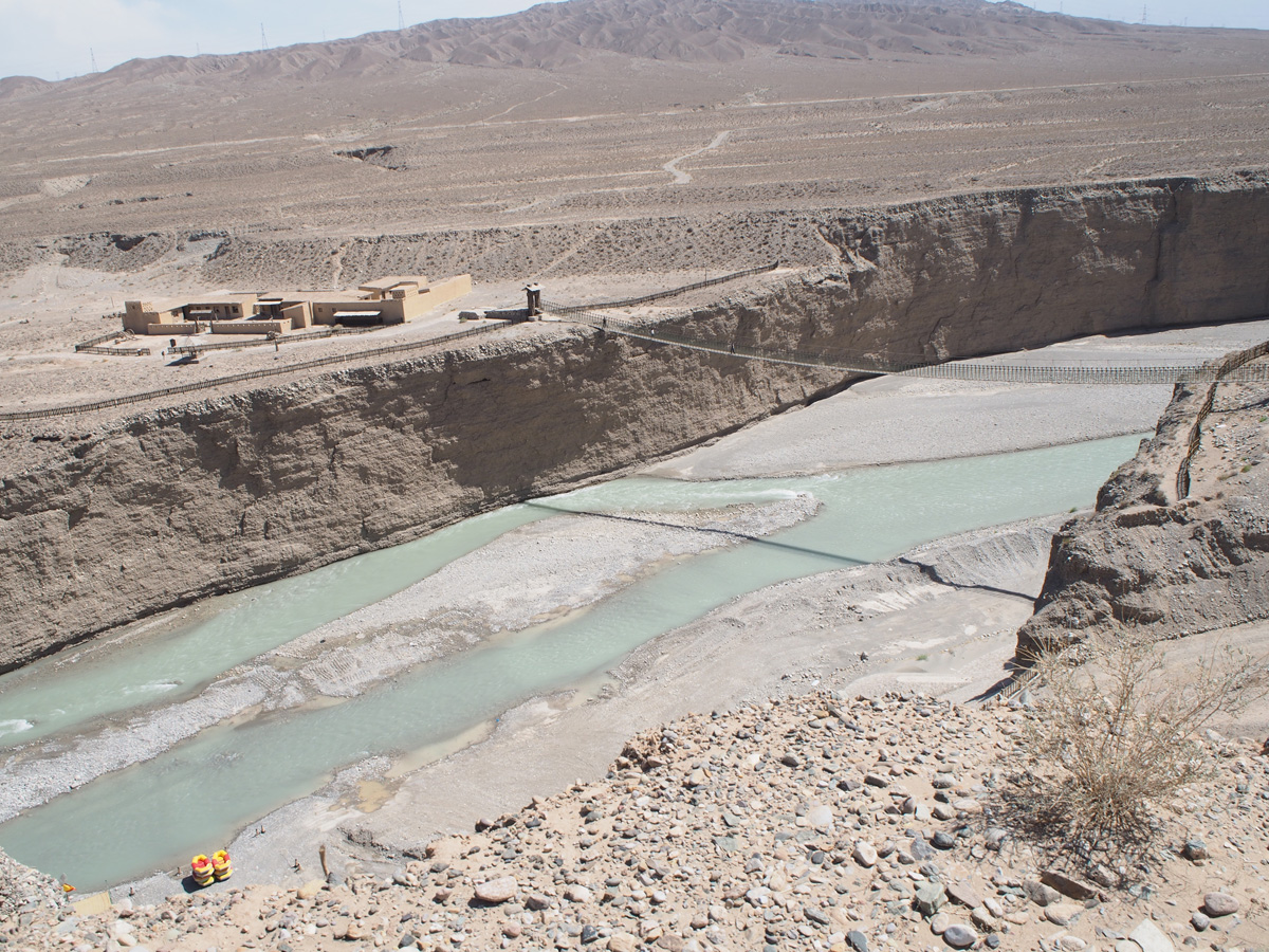 Jiayuguan: First Beacon Tower, Taolai River canyon & foot bridge