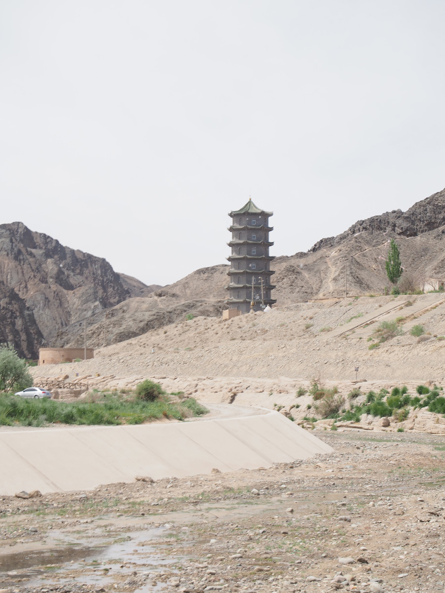 Jiayuguan: Overhanging Great Wall