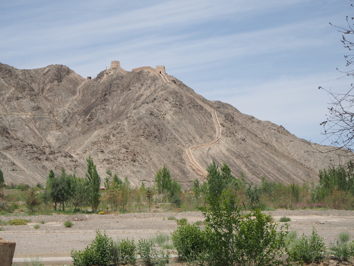 Jiayuguan: Overhanging Great Wall