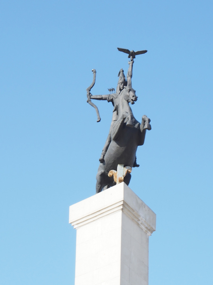 Aralsk, Inspirational but cryptic Kazakh statue