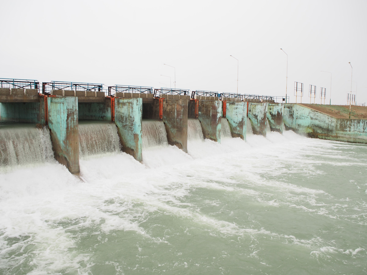 Kokaral Dam, Kokaral Dam sluices