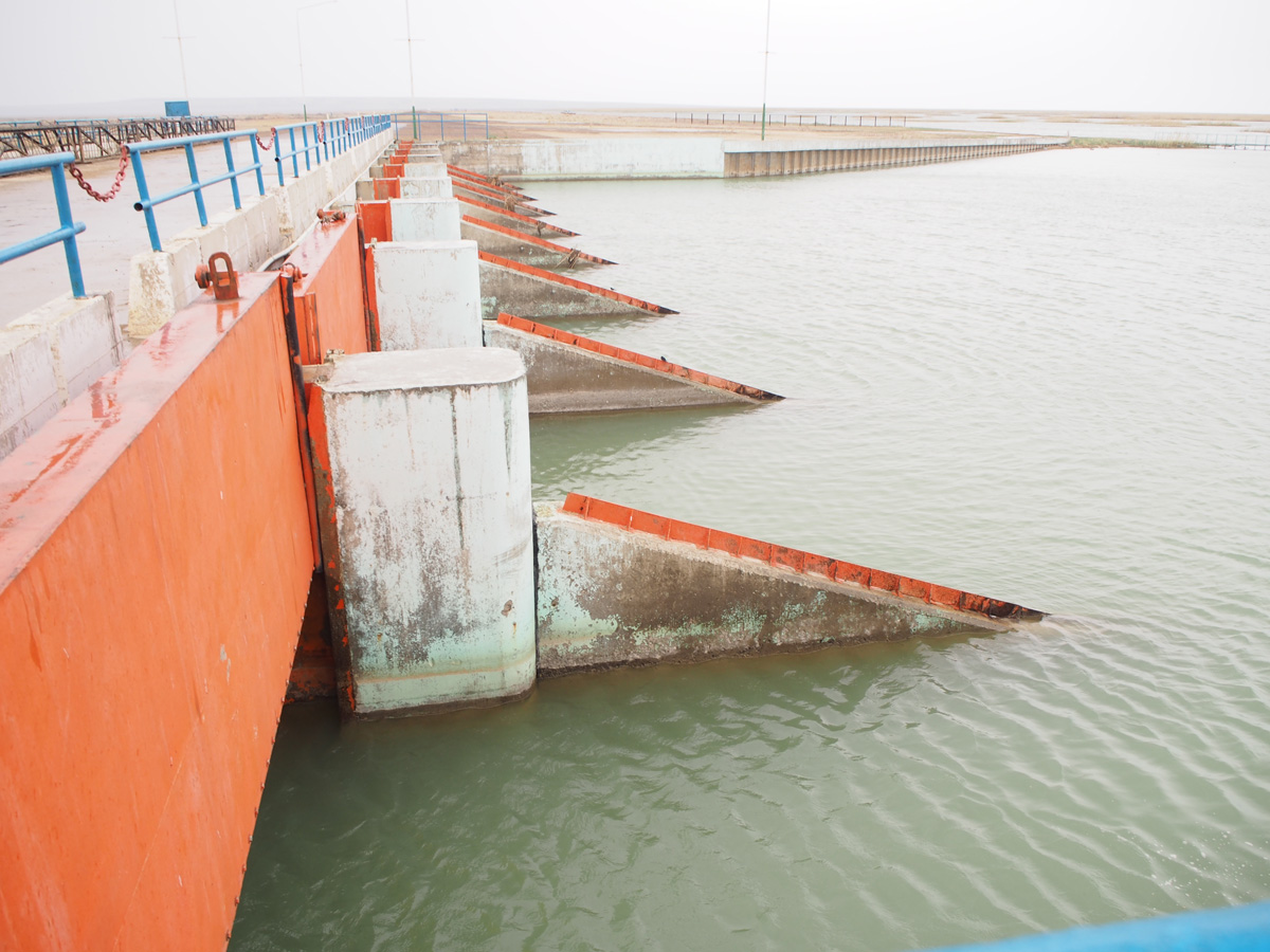Kokaral Dam, Upstream of the sluices