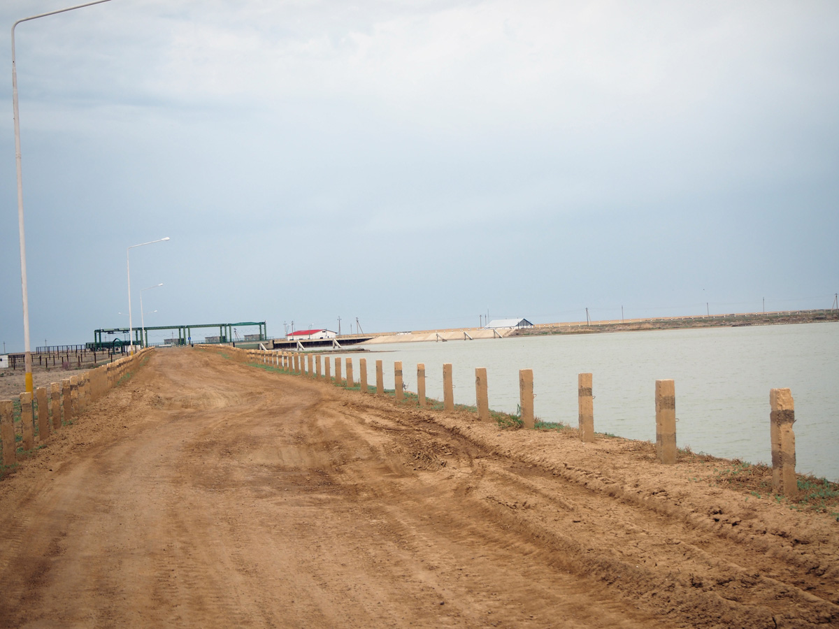 Kokaral Dam, Syr Darya River and river dam/bridge