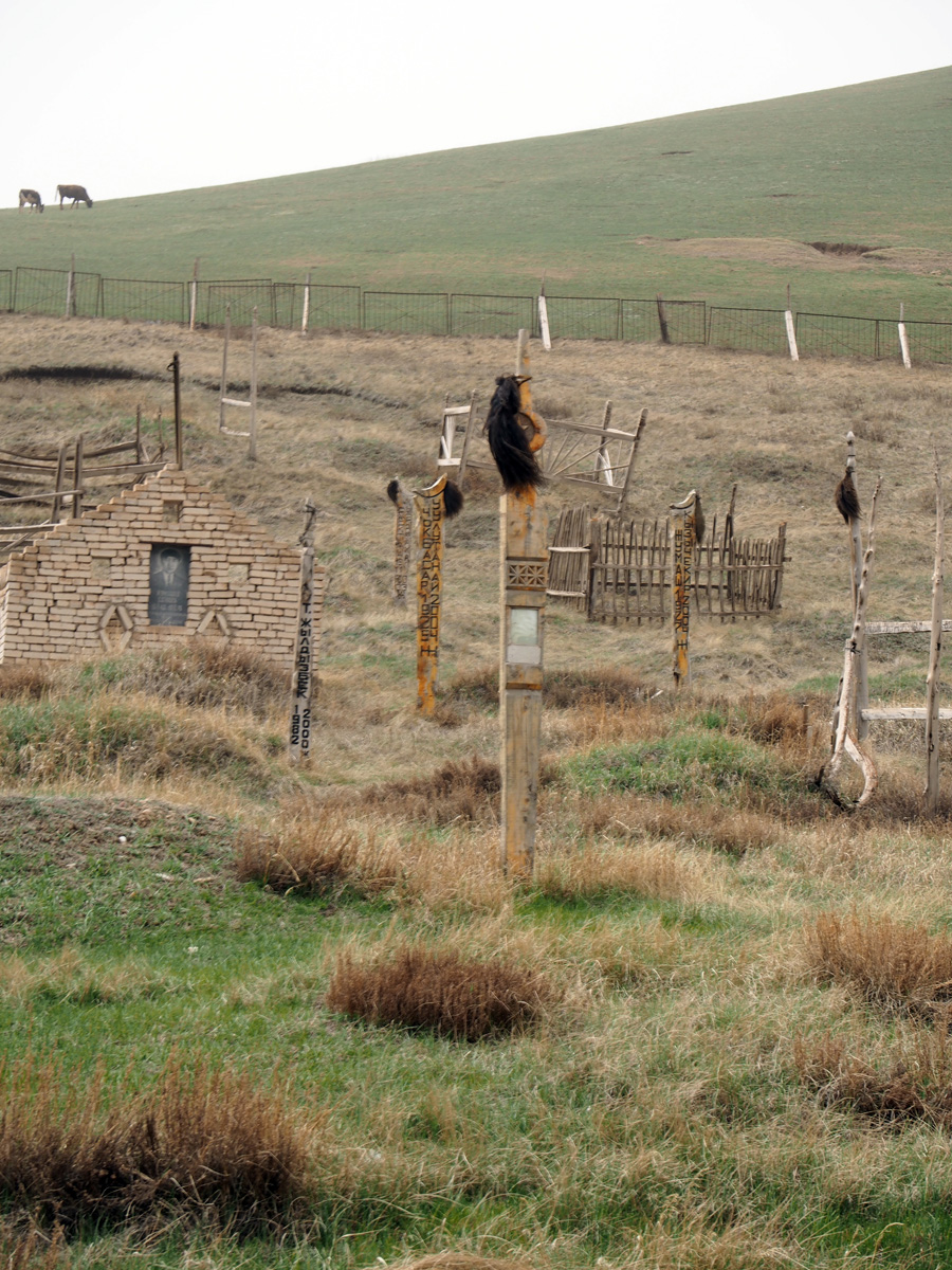 Sary Tash, Sary Tash graveyard