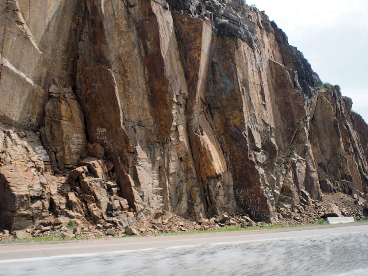 Uzbekistan 2015, Through a rock cutting, 50 miles NW of Kokand