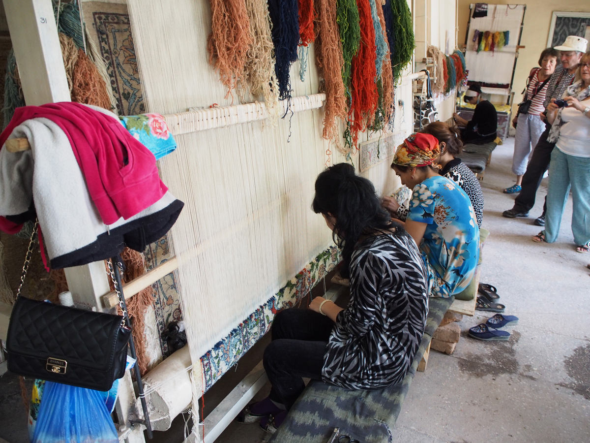 Margilan: Yodgorlik Silk Factory, Carpet making