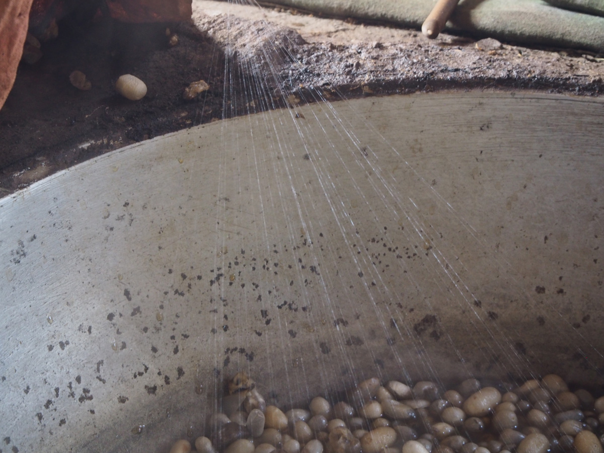 Margilan: Yodgorlik Silk Factory, Running off the silk threads