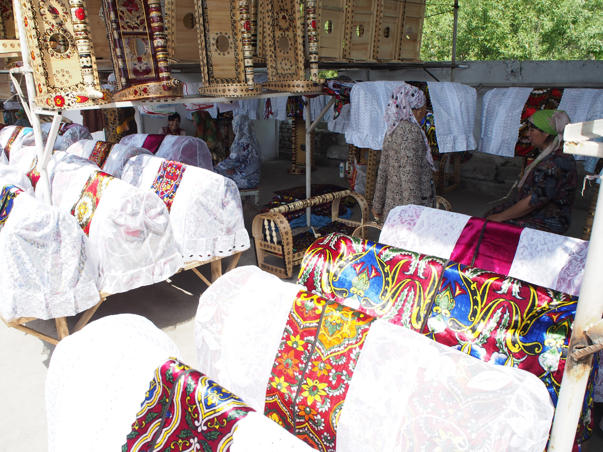 Margilan: Kumtepa Bazar, Cradles