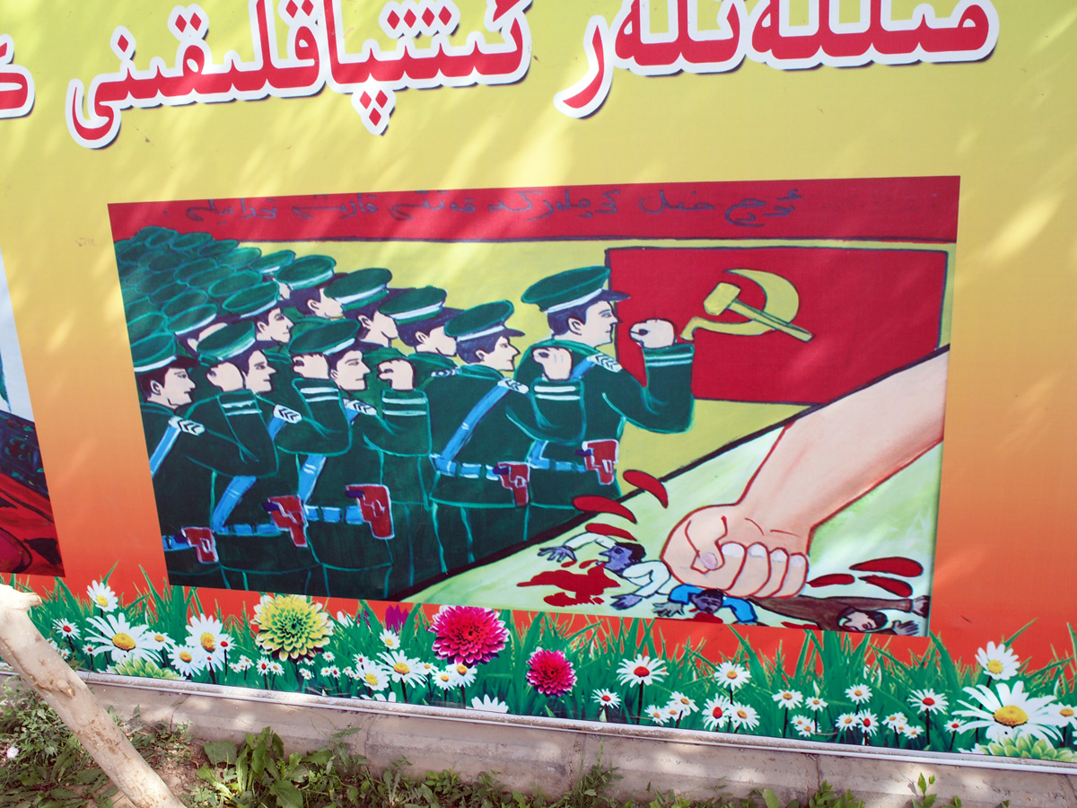 Kuqa, Cryptic government propaganda paintings