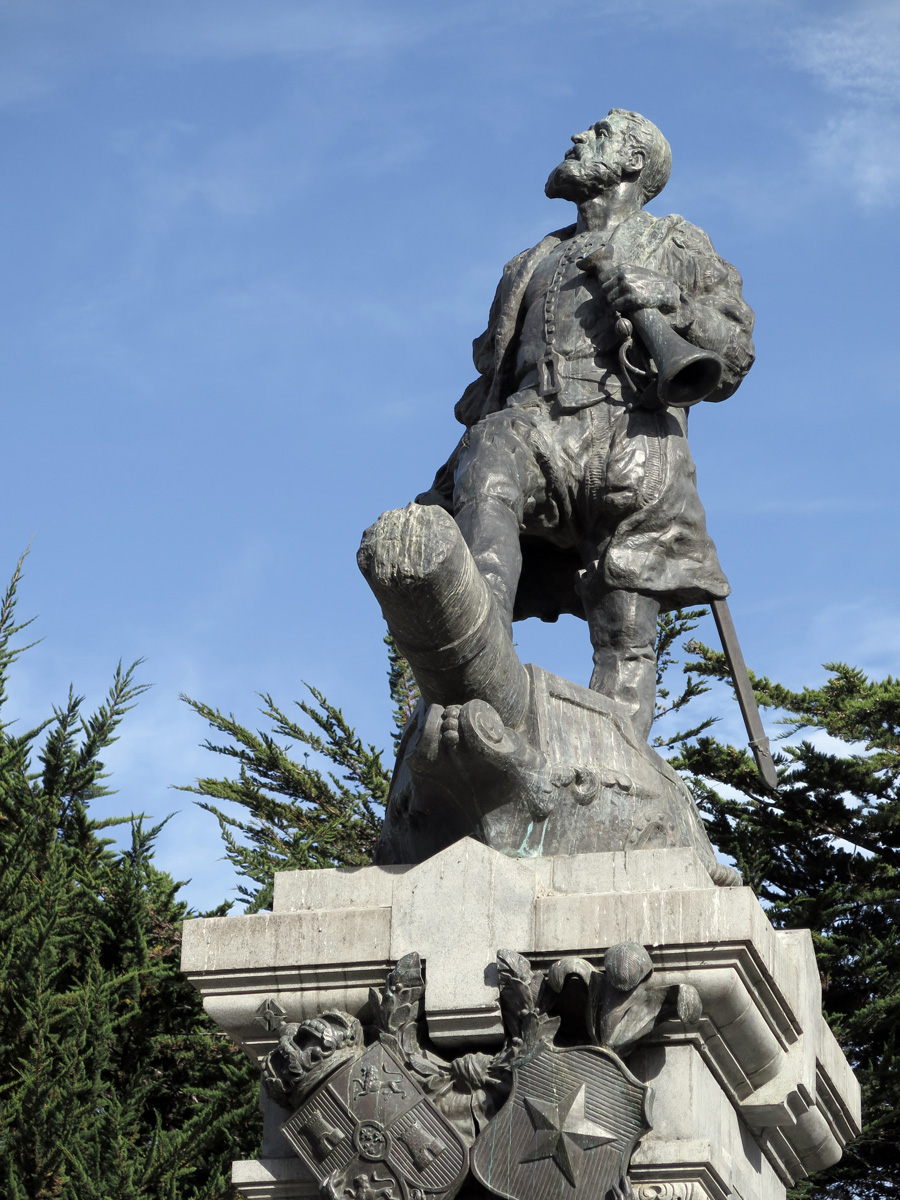 Punta Arenas, Ferdinand Magellan statue