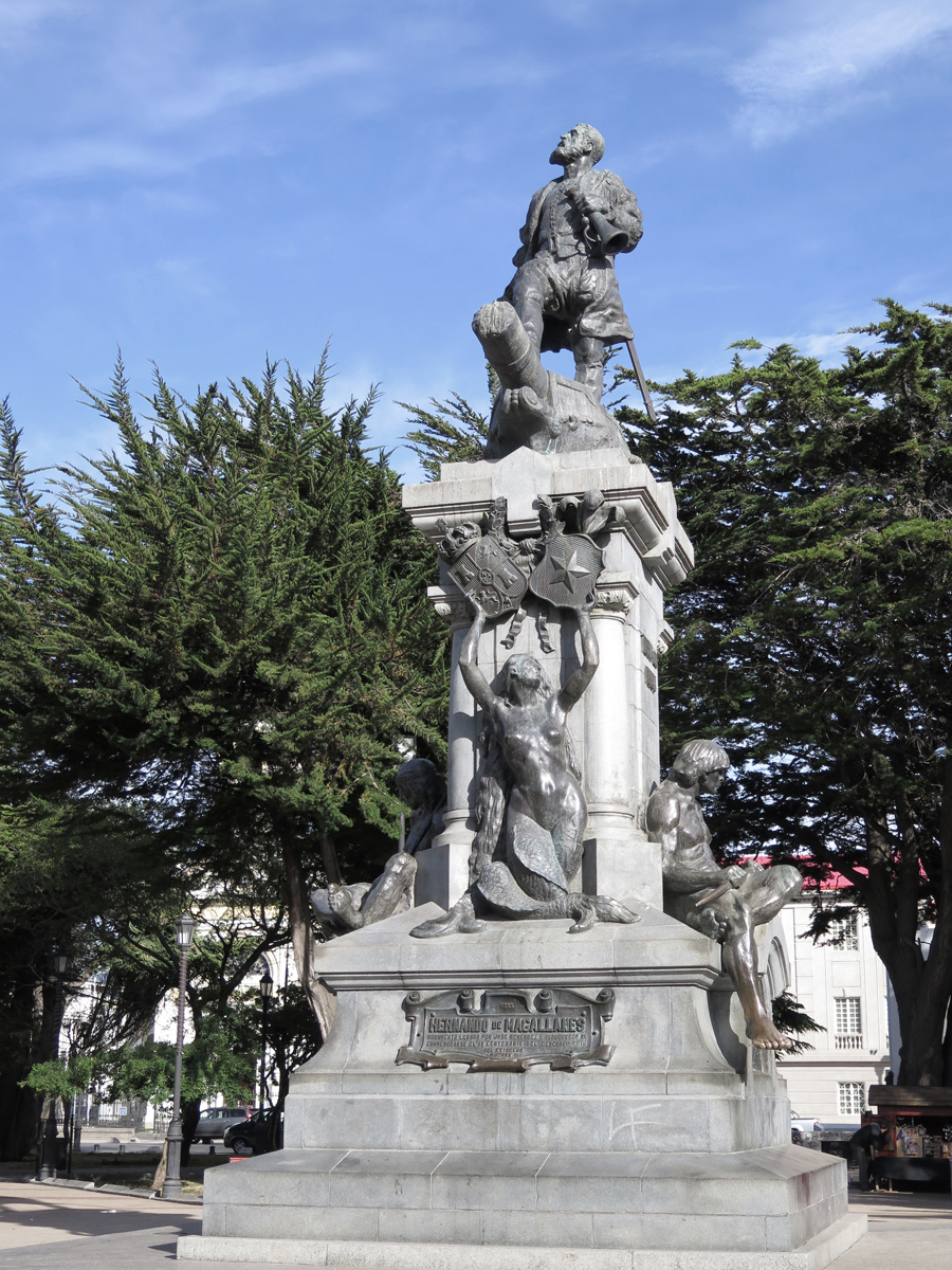 Punta Arenas, Ferdinand Magellan statue