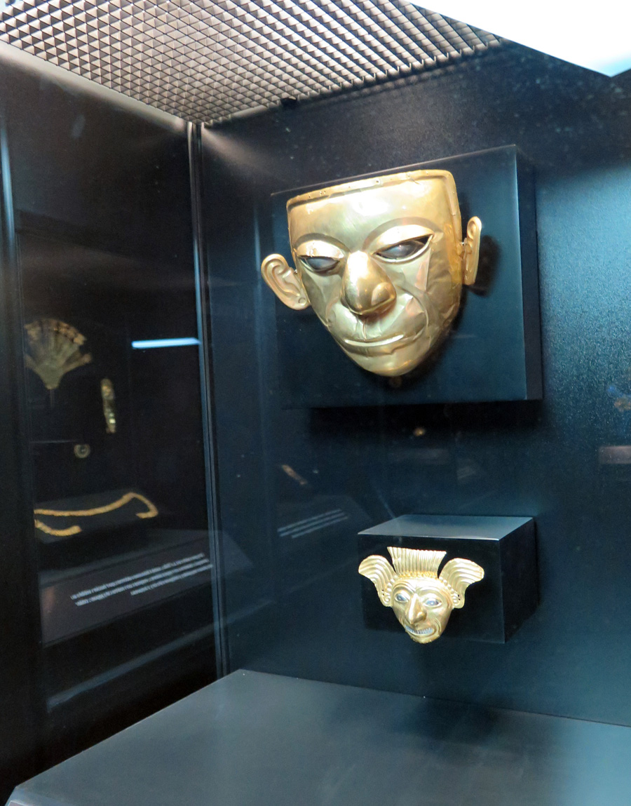 Around Quito, Museo Nacional