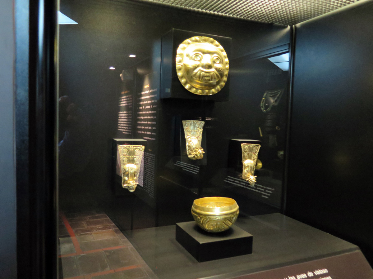 Around Quito, Museo Nacional