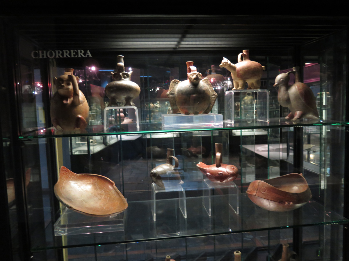 Around Quito, Museo Nacional