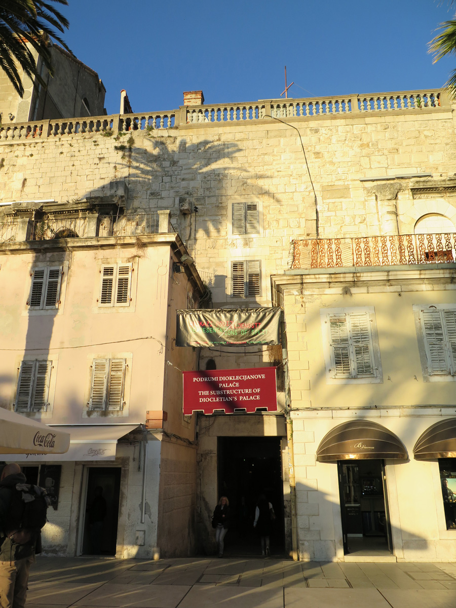 Split, Non-obvious Palace Entrance