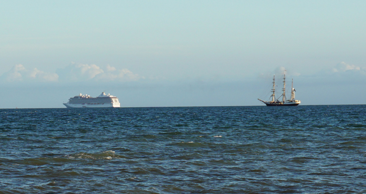 Belize City, Visitors, old and new.