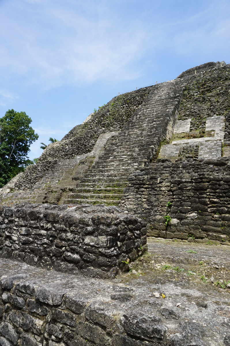 Lamanai, High Temple: Upper steps