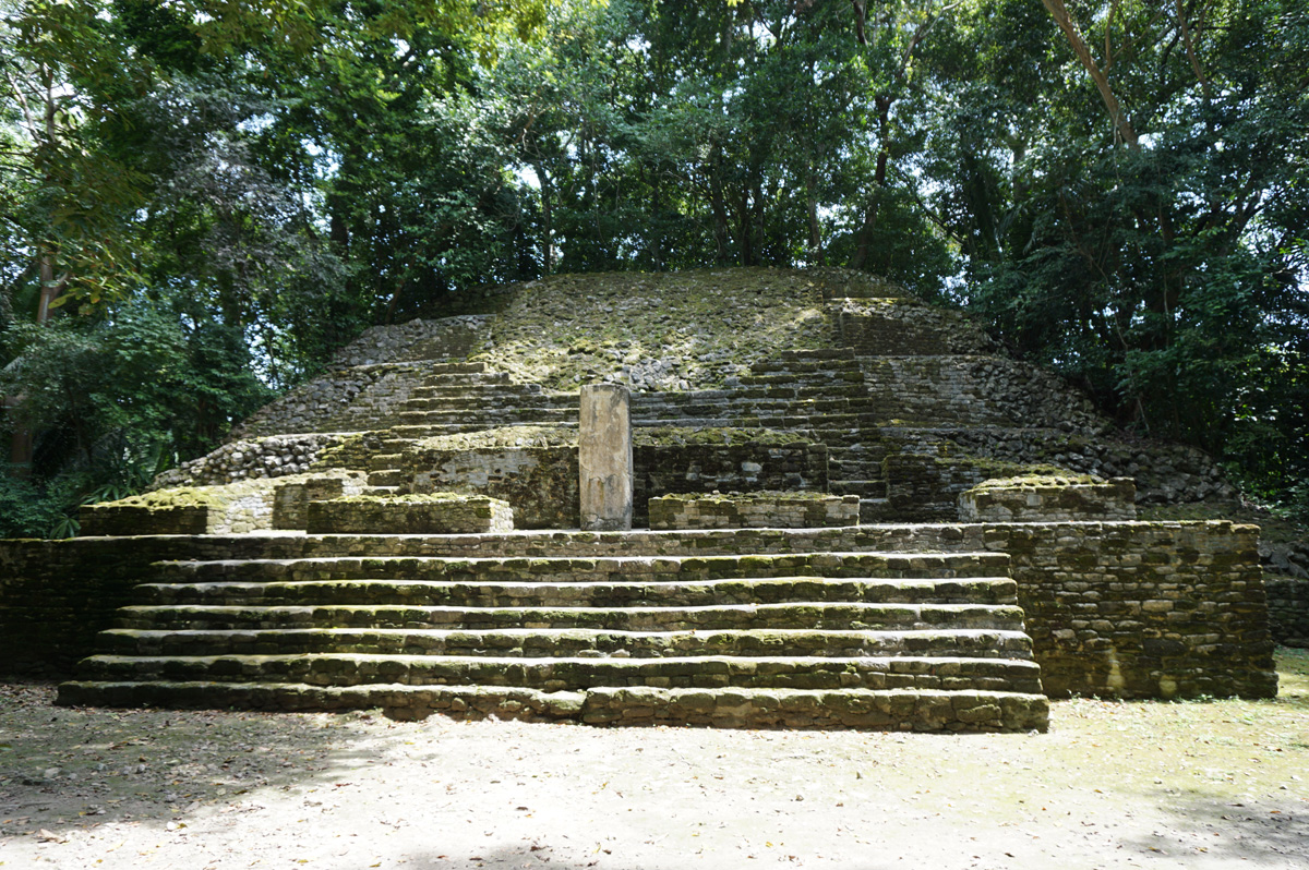 Lamanai, Stela 9 Temple