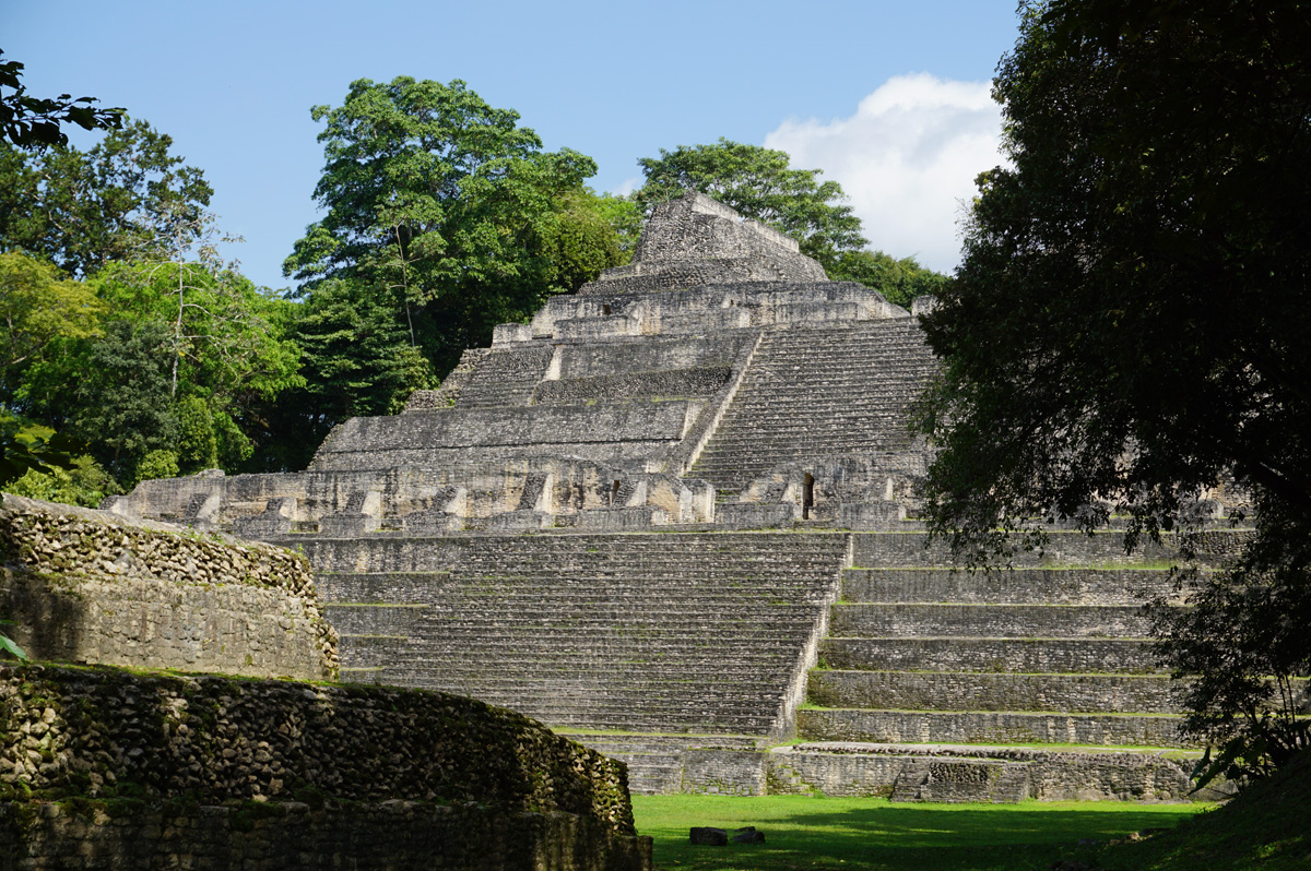 Caracol, The "B" Group: Side view of Caana