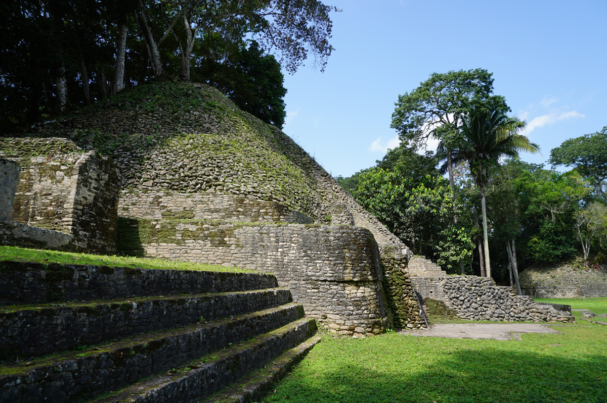 Caracol, The "B" Group