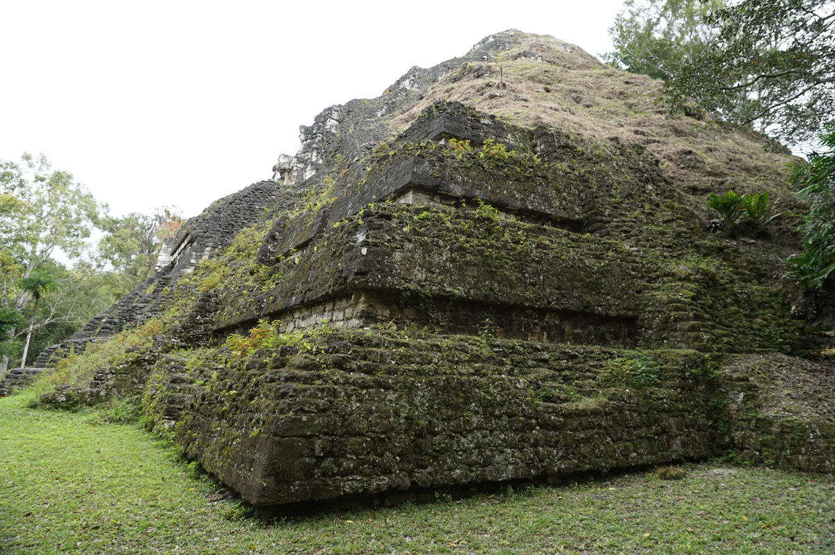 Tikal, Lost World: Gran Piramide corner