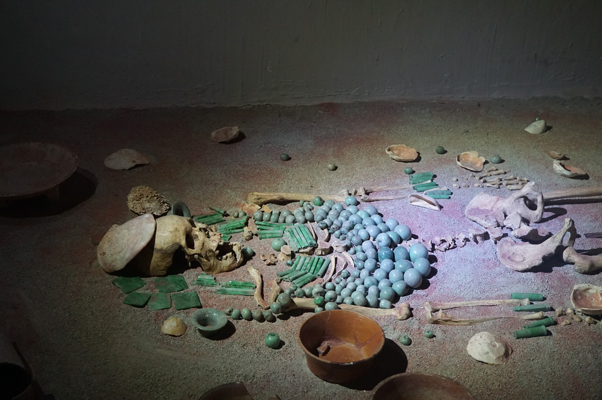 Archaeological & Ethnological Museum, Tikal Royal Burial (from Temple I) Jasaw Chan K