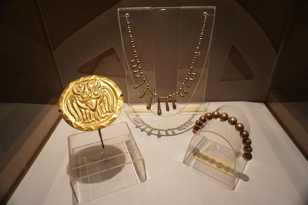 Archaeological & Ethnological Museum, Gold items, Post-classic.