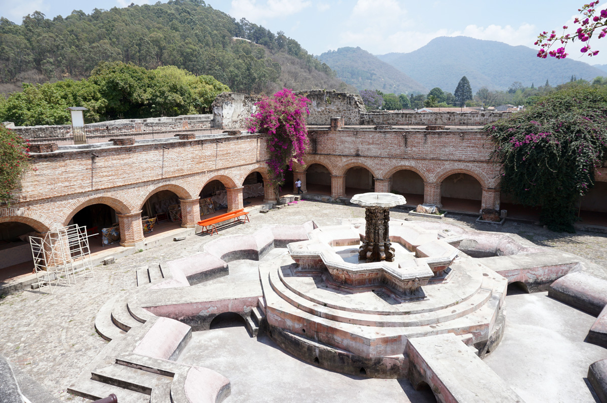 Antigua, Church de la Merced: Old fountain
