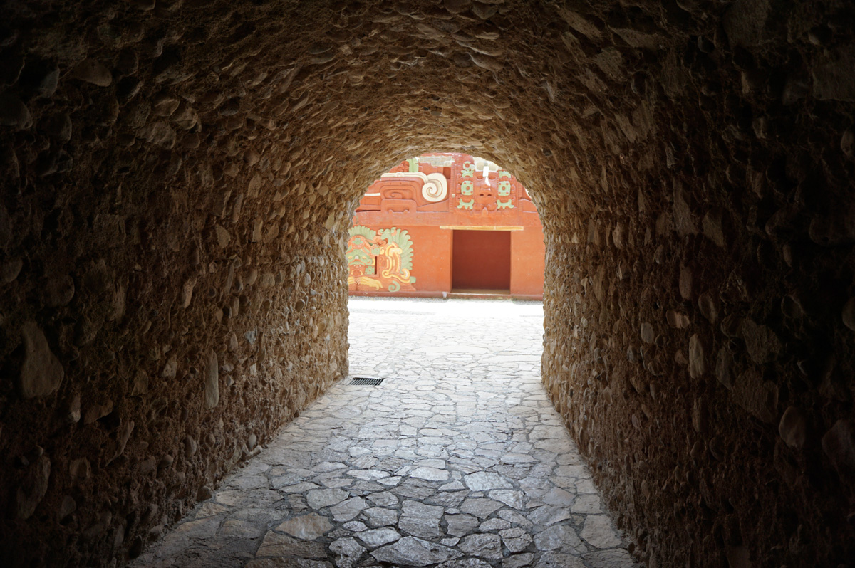Copan Site Museum, Entrance passage into site museum