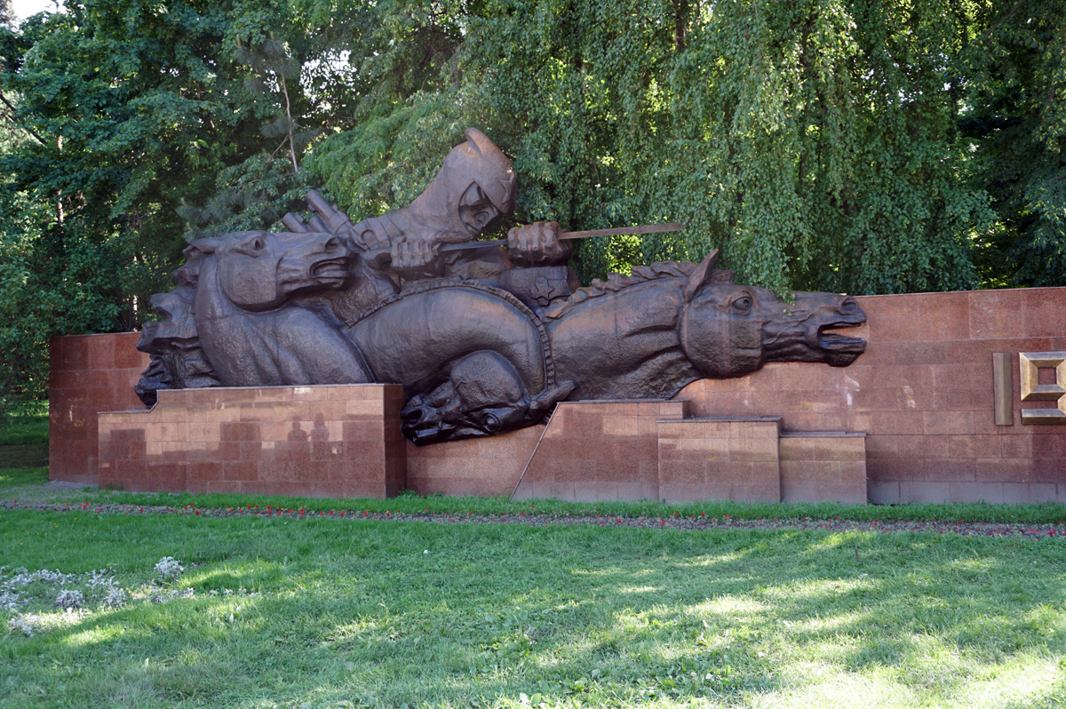 Panfilov park, Red Cavalry 1917-1920 Monument