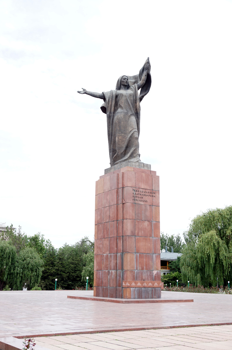 Bishkek, Monument to the Martyrs of the Revolution