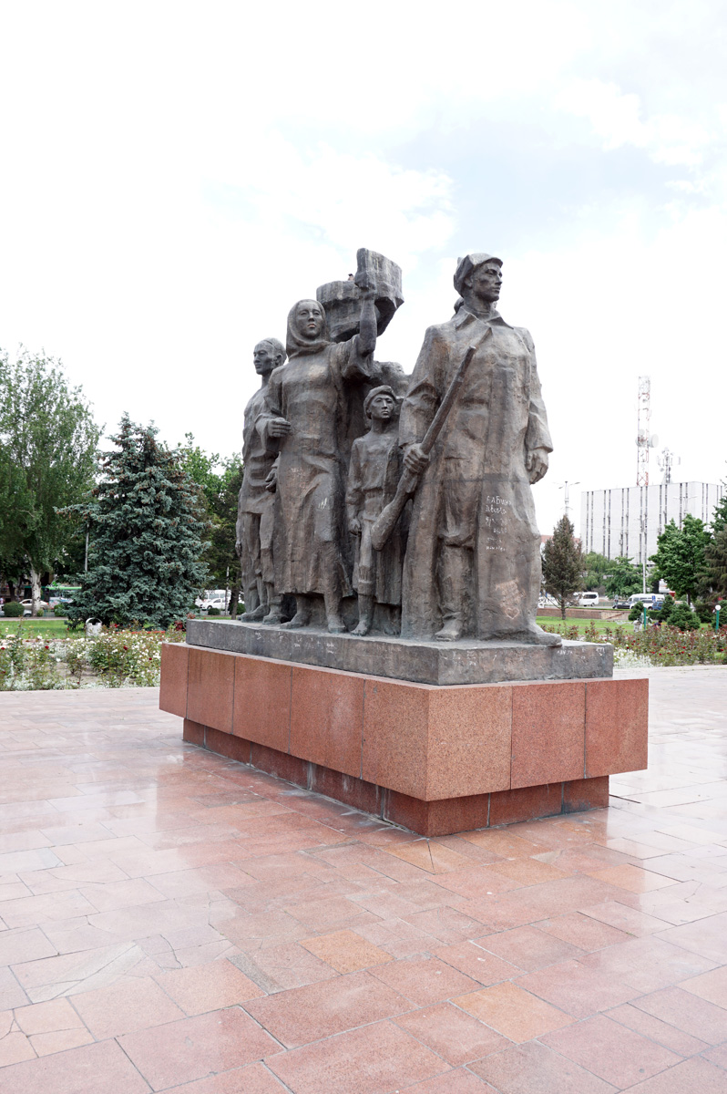 Bishkek, Monument to the Martyrs of the Revolution