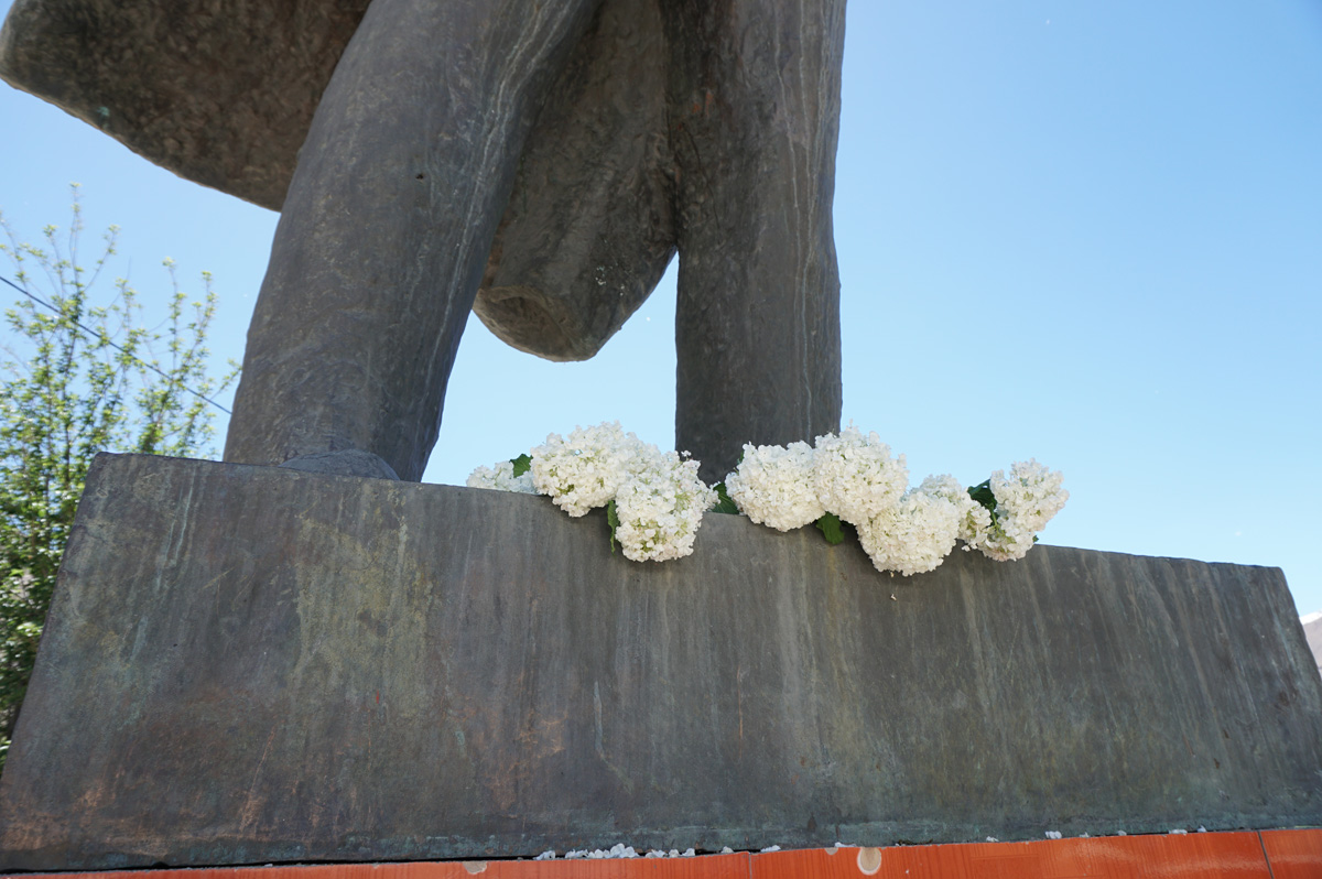Khalaikhum-Khorog, Fresh flowers at Khorog Lenin