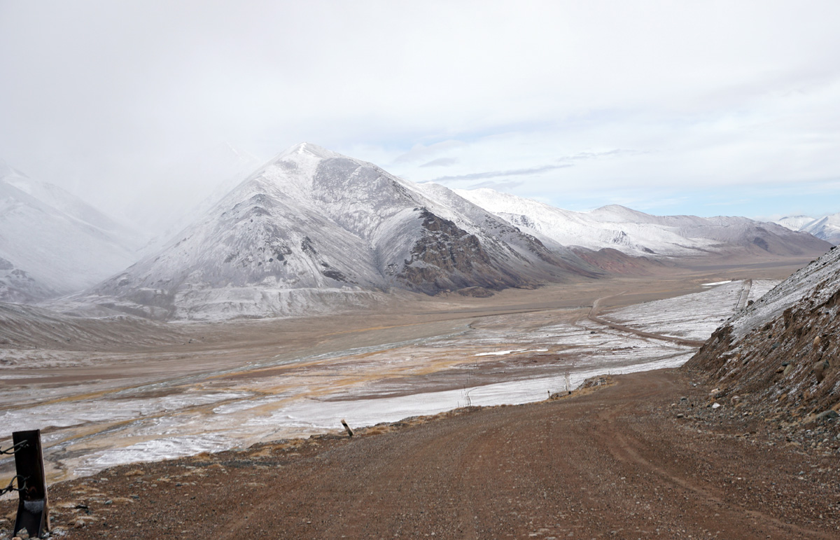 Murghab-Border, 2 miles E of Ak-Baital Pass