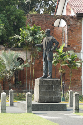 Rizal statue, Fort Santiago, Philippines 2016