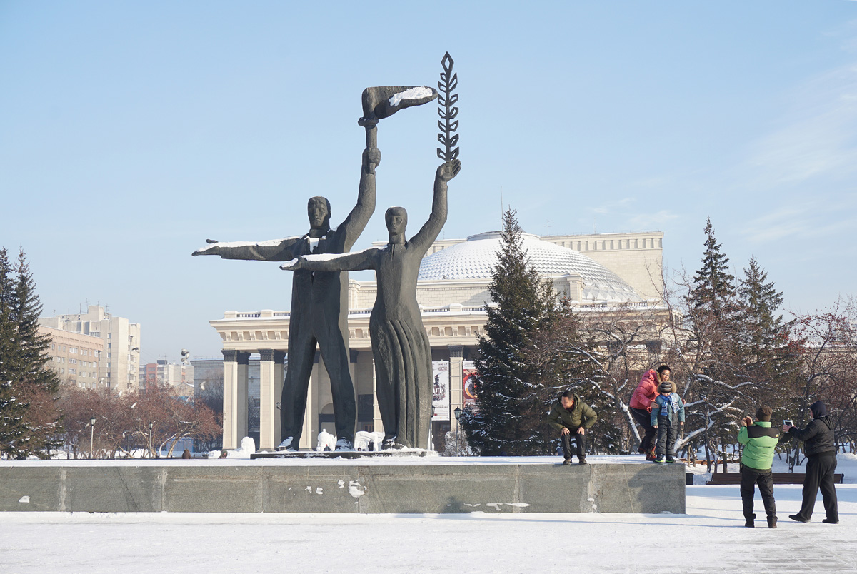 Lenin and Acolytes, The acolytes, directing traffic