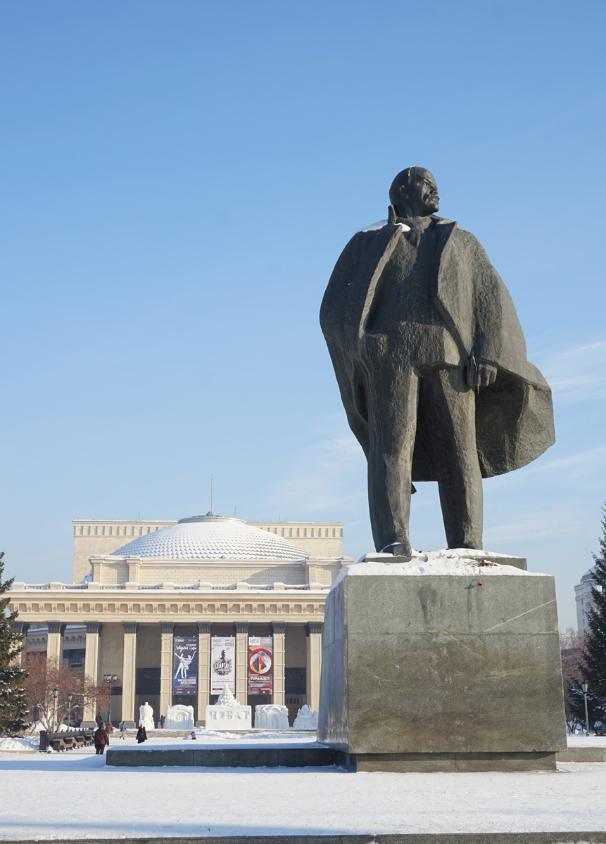 Lenin and Acolytes, Lenin at the Opera