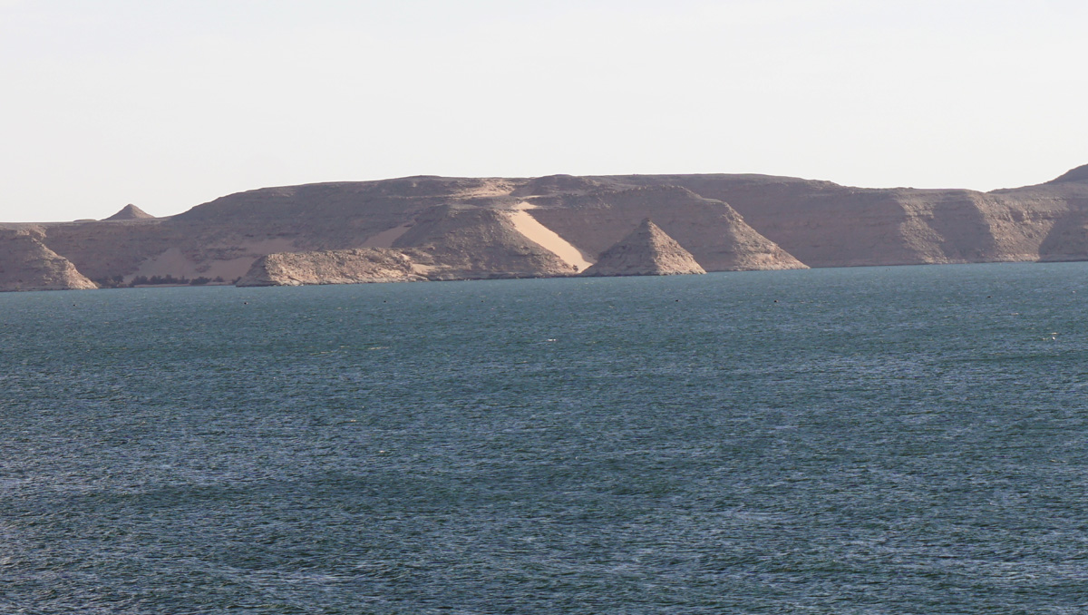 Abu Simbel, A natural "pyramid" across Lake nasser
