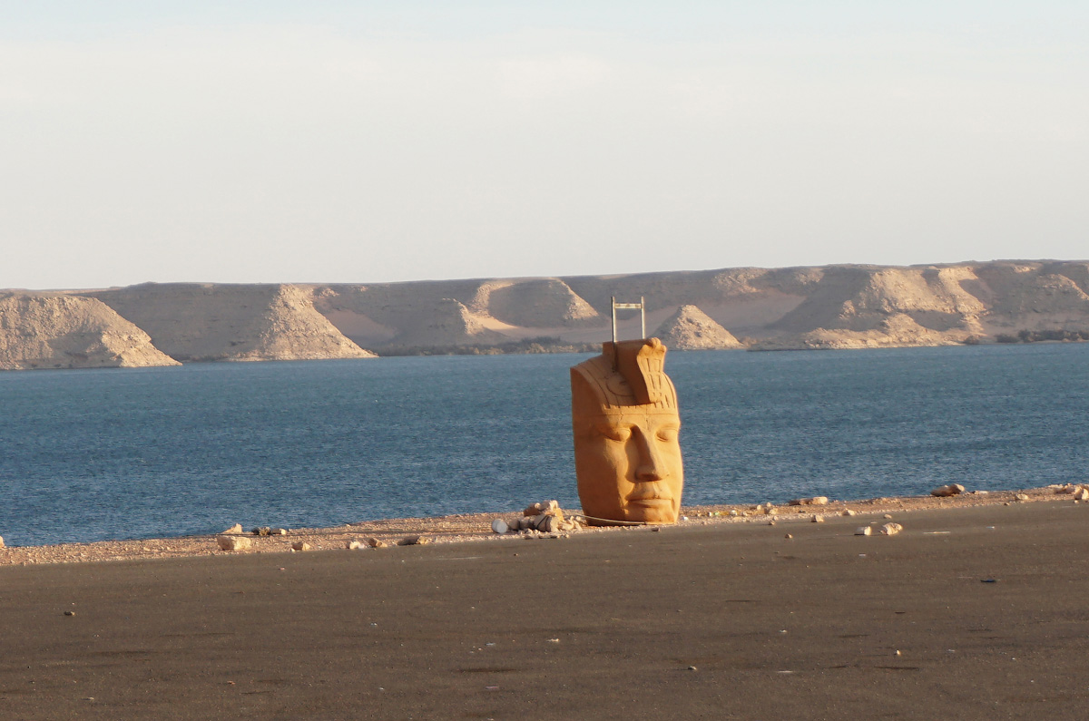 Abu Simbel, Sculpture commemorating the transfer.