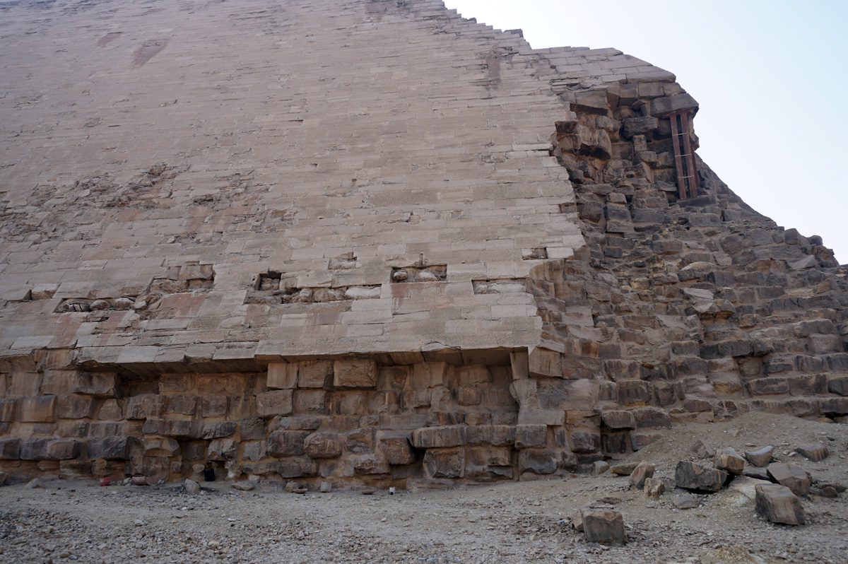 Dashur, Memphis and Sakkara, Bent Pyramid: Smooth limestone casing