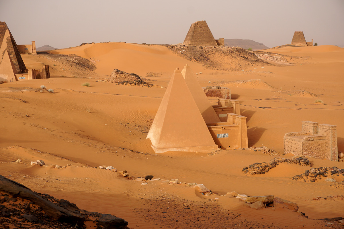 Meroe, Newly built demo pyramid