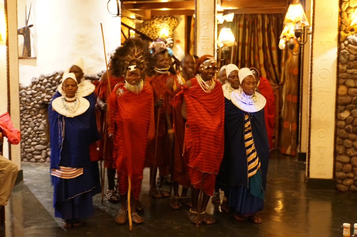 Tanzania 2016 - Ngorongoro Crater, A tourist hotel special: Masai Dancers