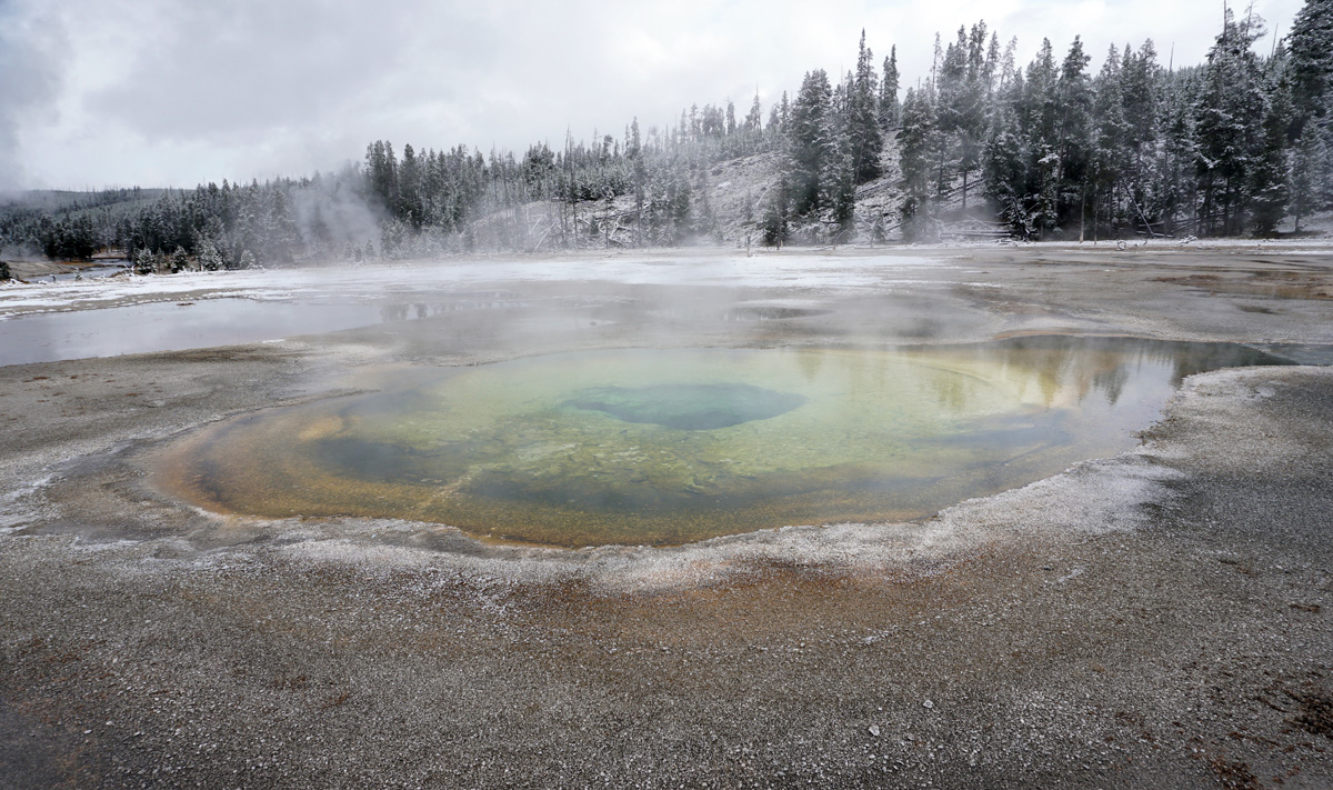 Upper Geyser Basin, Chromatic Pool