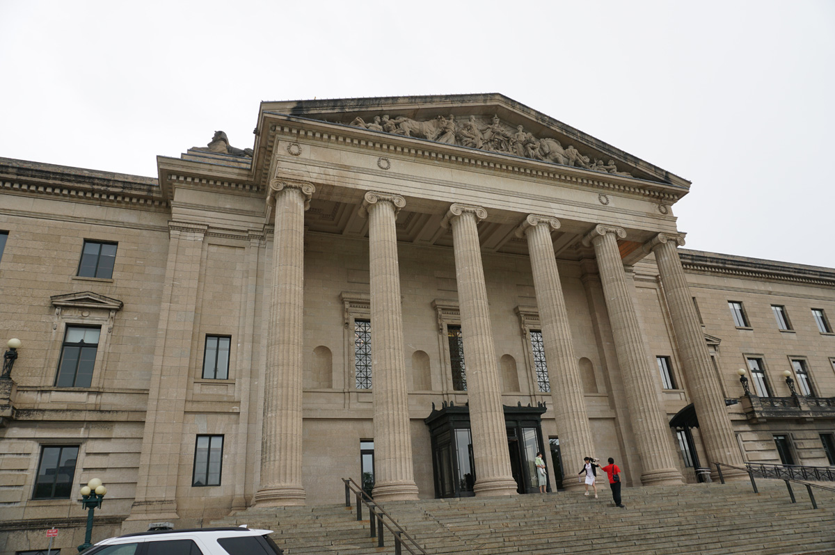 Winnipeg, Legislature Facade