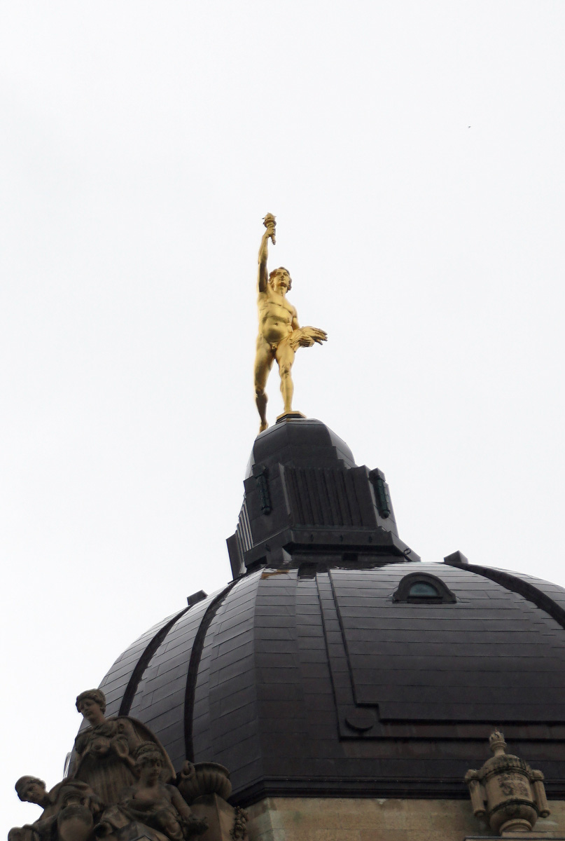 Winnipeg, "Golden Boy" statue