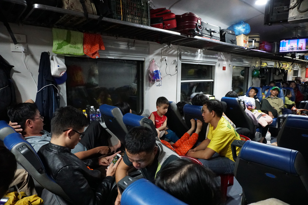 Hanoi to Hue, A very, very crowded train